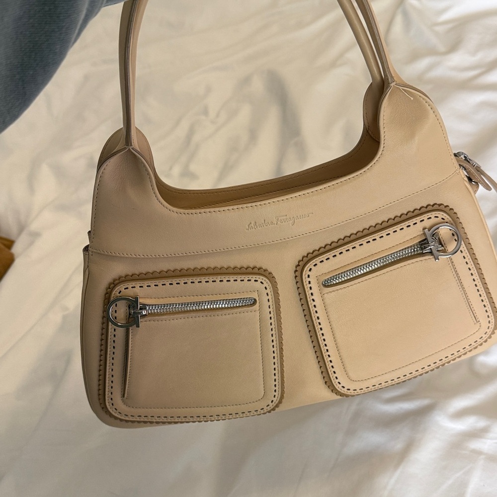 Salvatore Ferragamo Leather Shoulder Bag Beige | Gancini Detail | Made in Italy